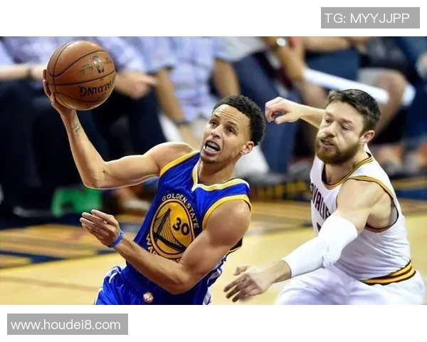 勇士与骑士精彩对决高清图片回顾展现篮球激情与团队精神 勇士与骑士精彩对决高清图片回顾展现篮球激情与团队精神